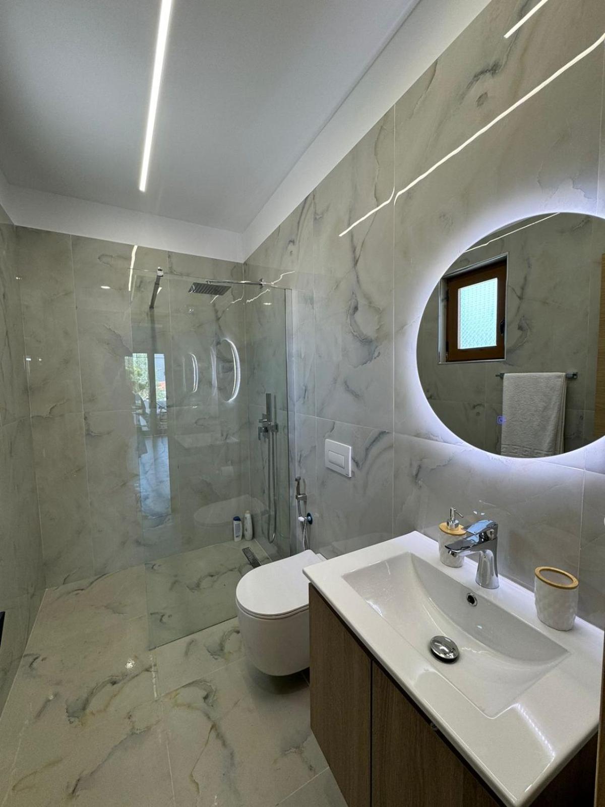 Golden Apartment Ksamil