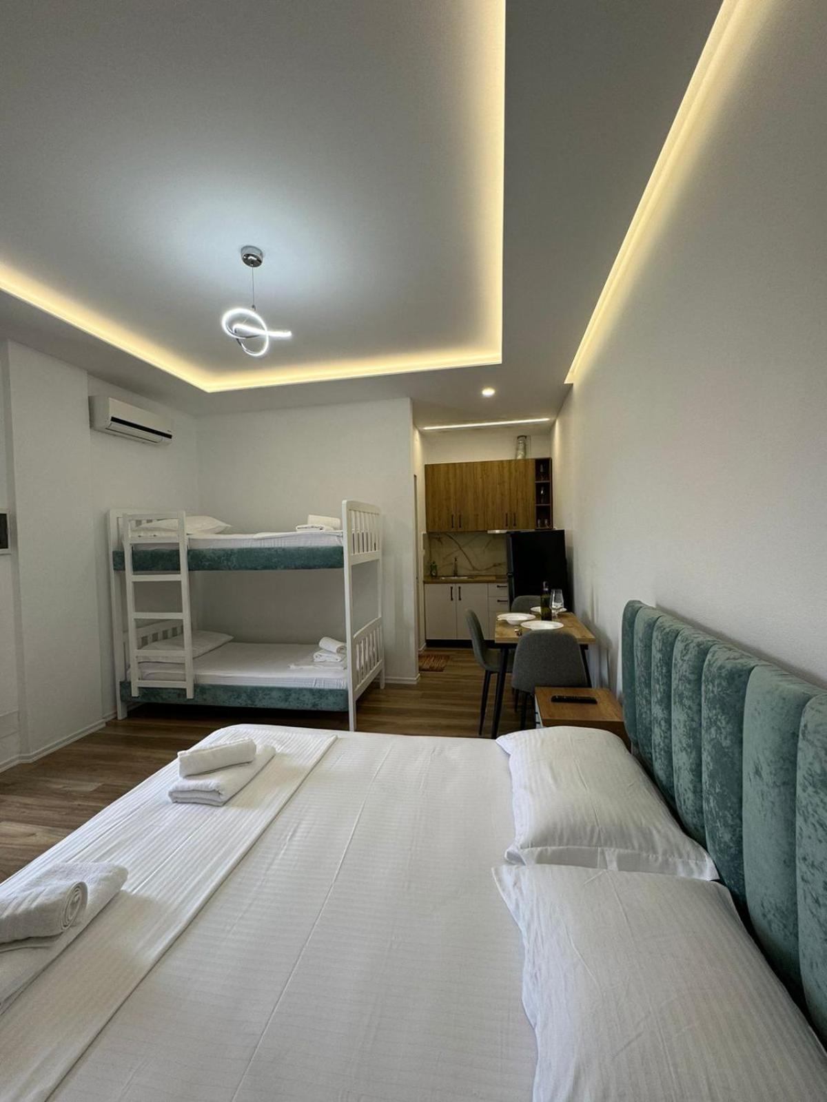 Golden Apartment *